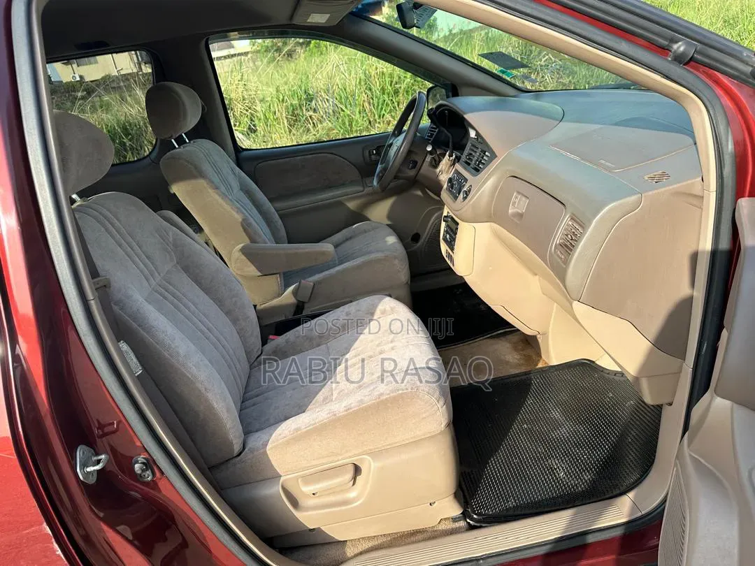 Toyota Sienna 2001 Maroon