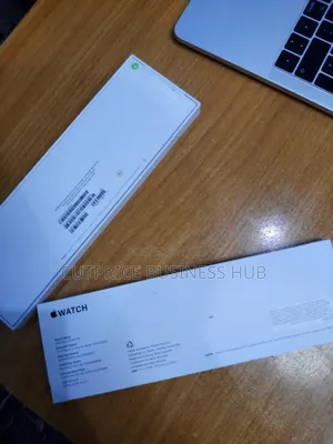 Brand New Apple Smart Watch Se 3 40mm
