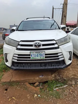 Toyota Highlander XLE 4dr SUV AWD (3.5L 6cyl 6A) 2015 White