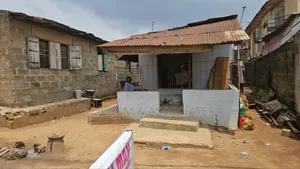 2bdrm Bungalow in Off Asalu Lawal, Boys Town for sale