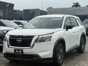 Nissan Pathfinder SV 2024 White