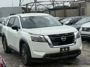 Nissan Pathfinder SV 2024 White