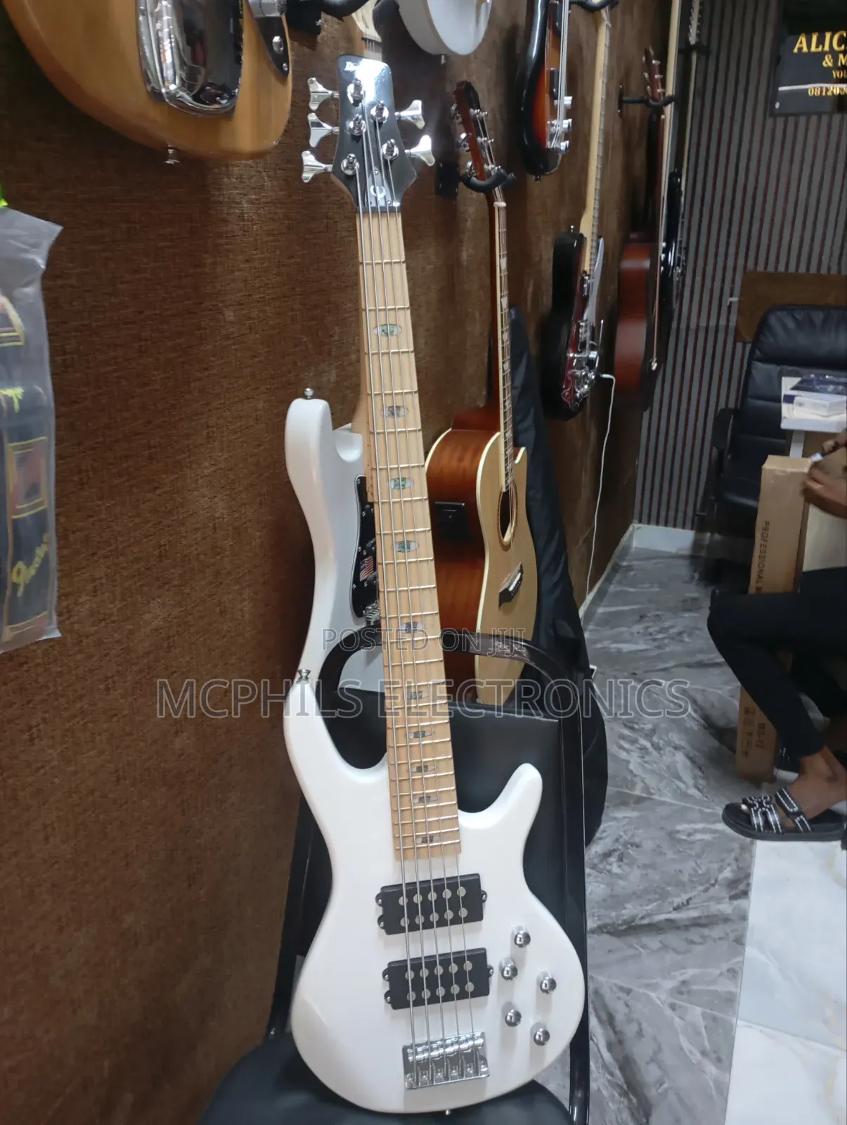 Ibanez Active 5-Strings Bass Guitar