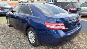 Toyota Camry XLE 4dr Sedan (2.5L 4cyl 6A) 2011 Blue