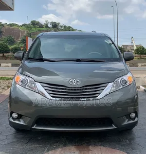 Toyota Sienna 2013 Green
