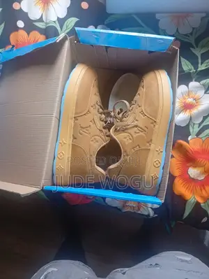 Second Hand Shoe