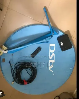 DSTV Decoder and Plate