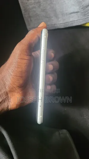 Apple iPhone XR 64 GB White