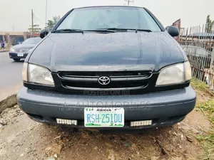 Toyota Sienna LE 2003 Black