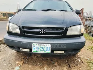 Toyota Sienna LE 2003 Black