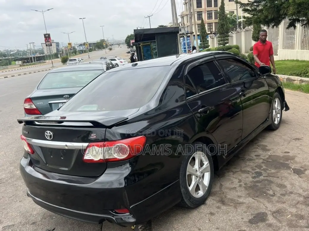 Toyota Corolla 2012 Black