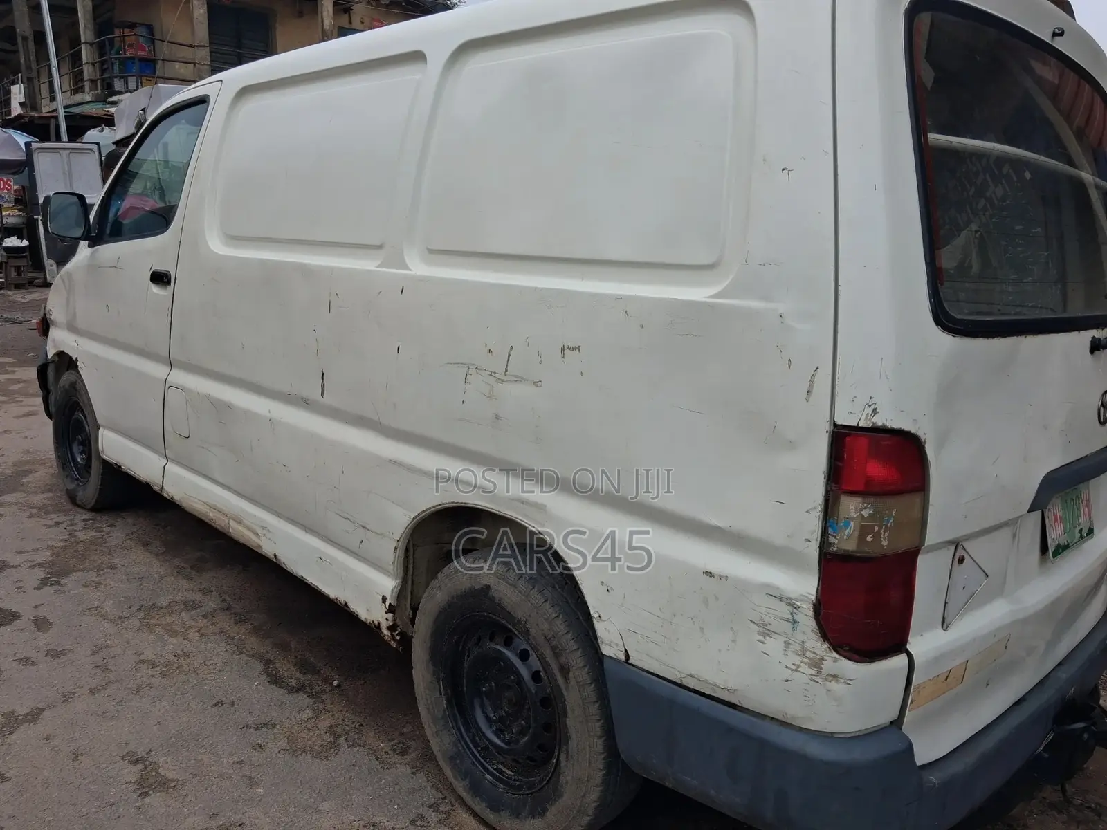 Toyota HiAce 2000 White