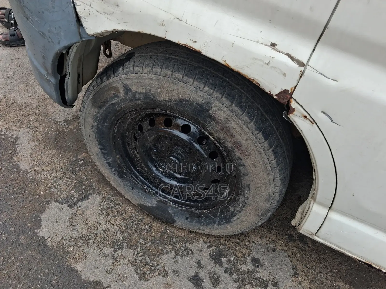 Toyota HiAce 2000 White