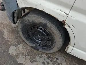 Toyota HiAce 2000 White