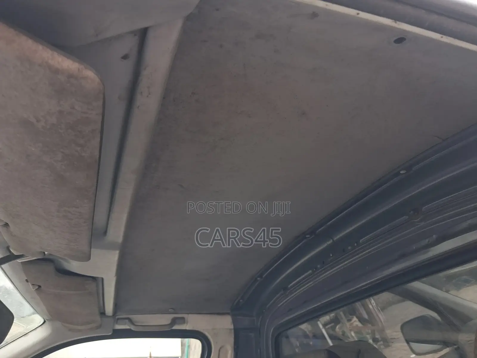 Toyota HiAce 2000 White