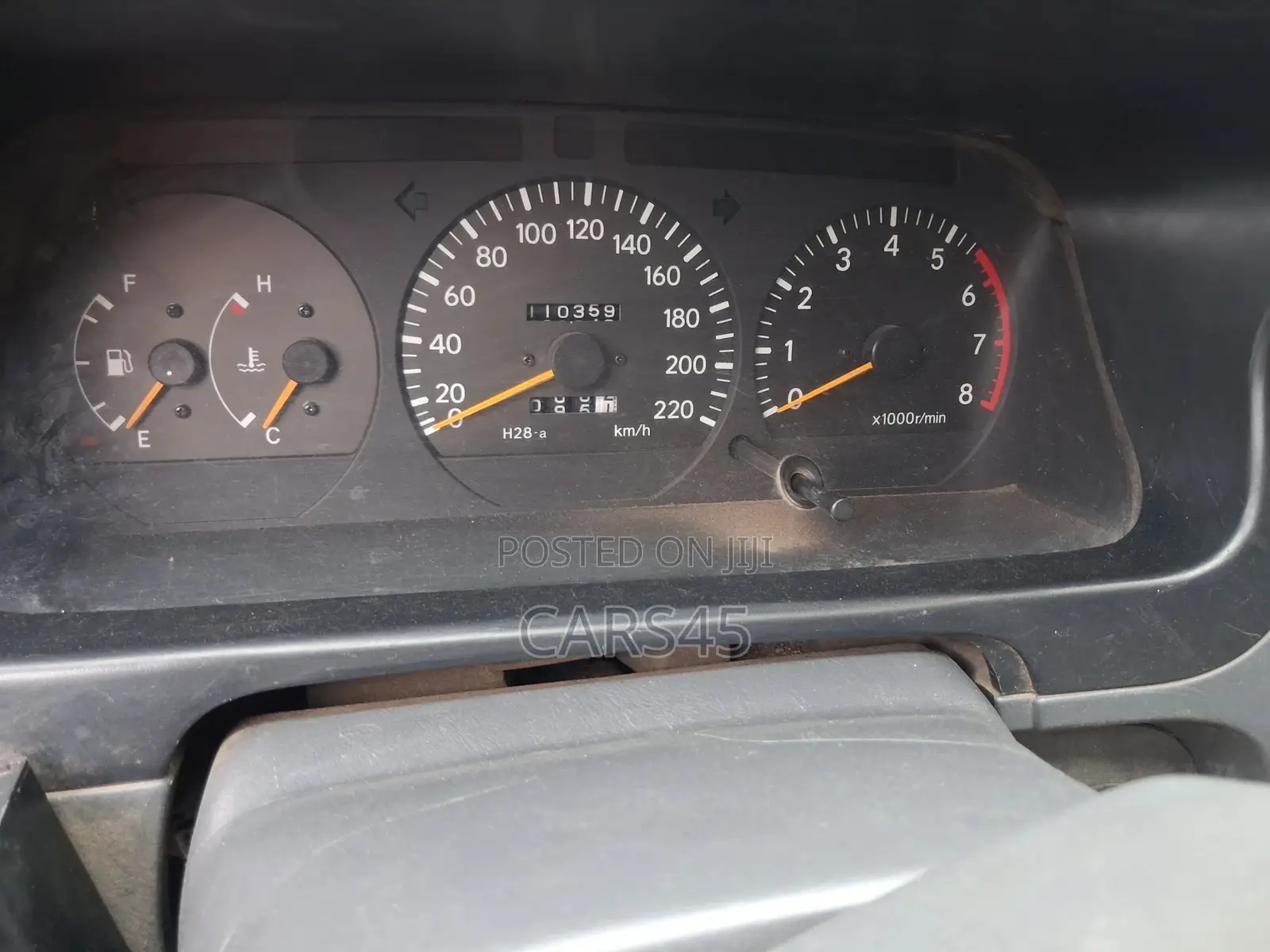Toyota HiAce 2000 White