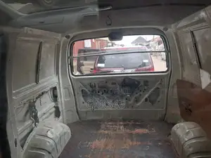 Toyota HiAce 2000 White