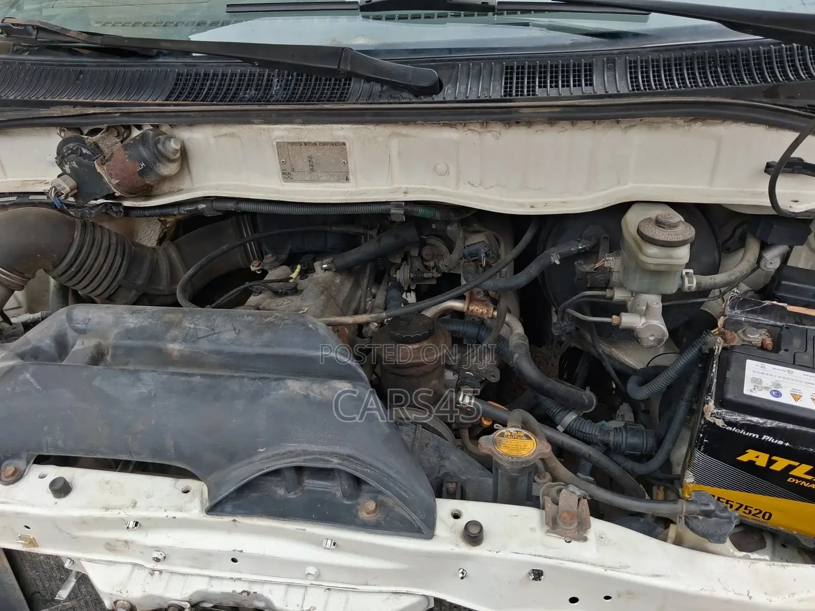 Toyota HiAce 2000 White