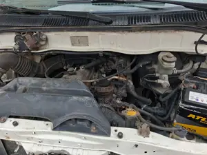 Toyota HiAce 2000 White