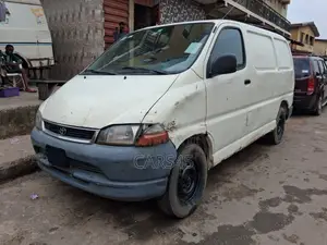 Toyota HiAce 2000 White