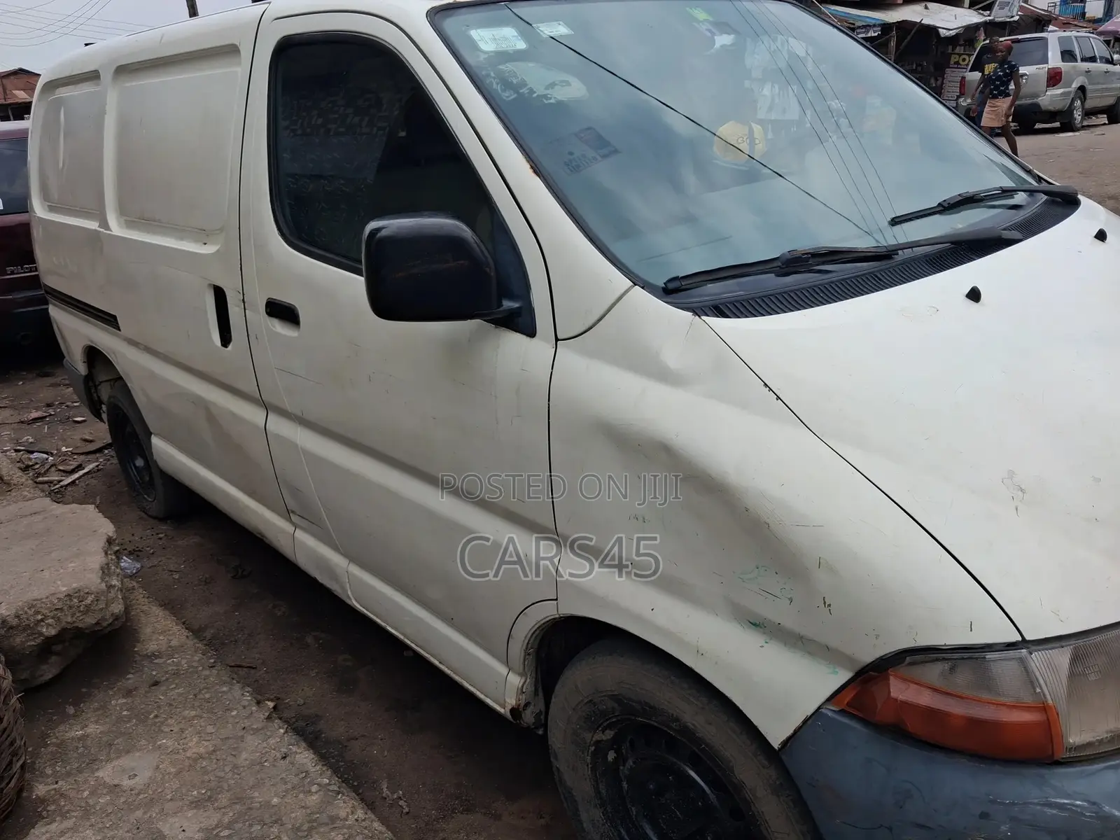 Toyota HiAce 2000 White