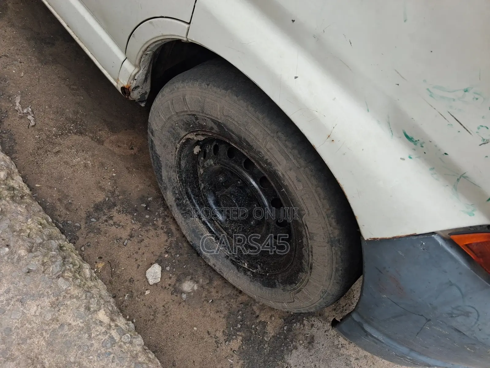 Toyota HiAce 2000 White