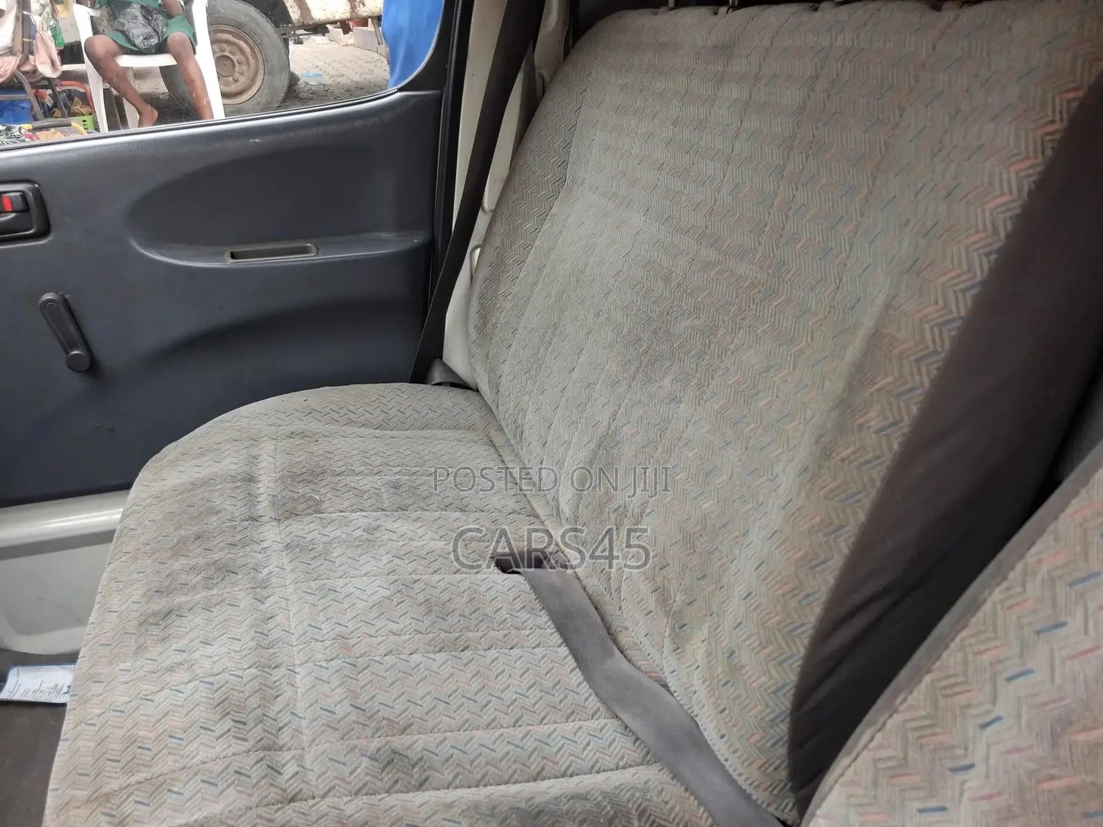 Toyota HiAce 2000 White