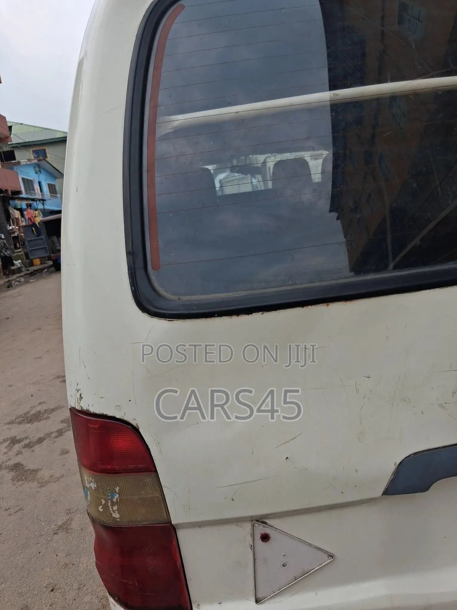 Toyota HiAce 2000 White
