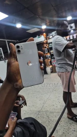 Apple iPhone 11 64 GB White