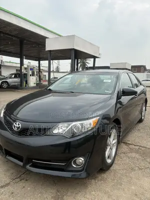 Toyota Camry SE 4dr Sedan (2.5L 4cyl 6A) 2013 Silver