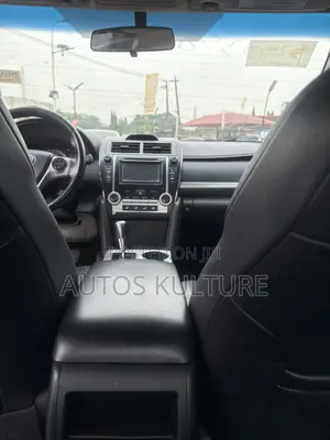 Toyota Camry SE 4dr Sedan (2.5L 4cyl 6A) 2013 Silver