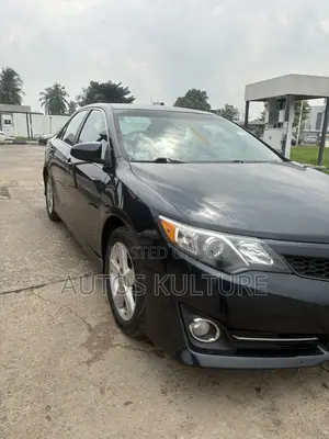 Toyota Camry SE 4dr Sedan (2.5L 4cyl 6A) 2013 Silver