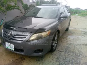 Toyota Camry XLE V6 4dr Sedan (3.5L 6cyl 6A) 2011 Gray