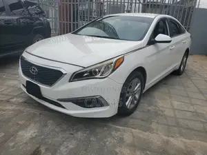 Hyundai Sonata Base Sedan FWD (2.4L 4cyl 6A) 2016 White