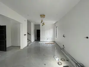 4bdrm Duplex in Millenuim/UPS for sale