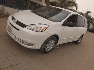 Toyota Sienna LE AWD 2005 White