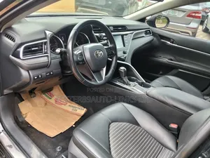 Toyota Camry SE FWD (2.5L 4cyl 8AM) 2018 Black
