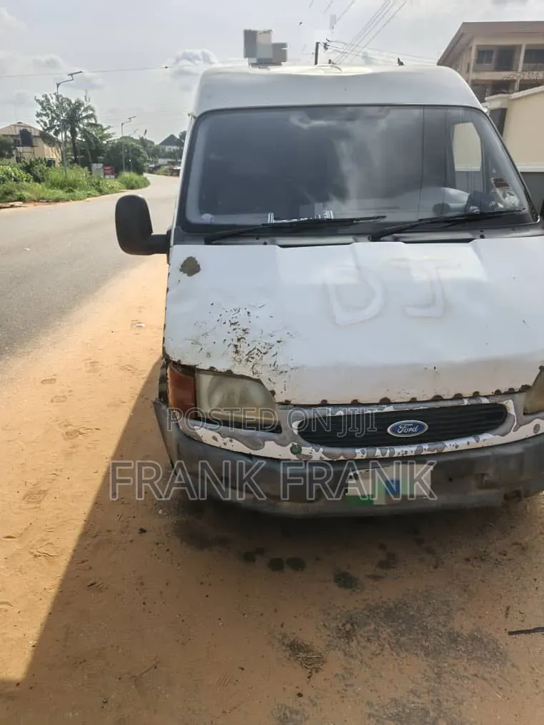 Ford Transit 2000 White
