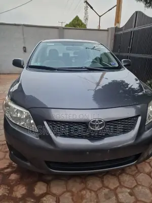 Toyota Corolla LE 4dr Sedan (1.8L 4cyl 4A) 2010 Gray