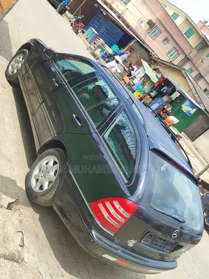 Mercedes-Benz C180 2023 Black