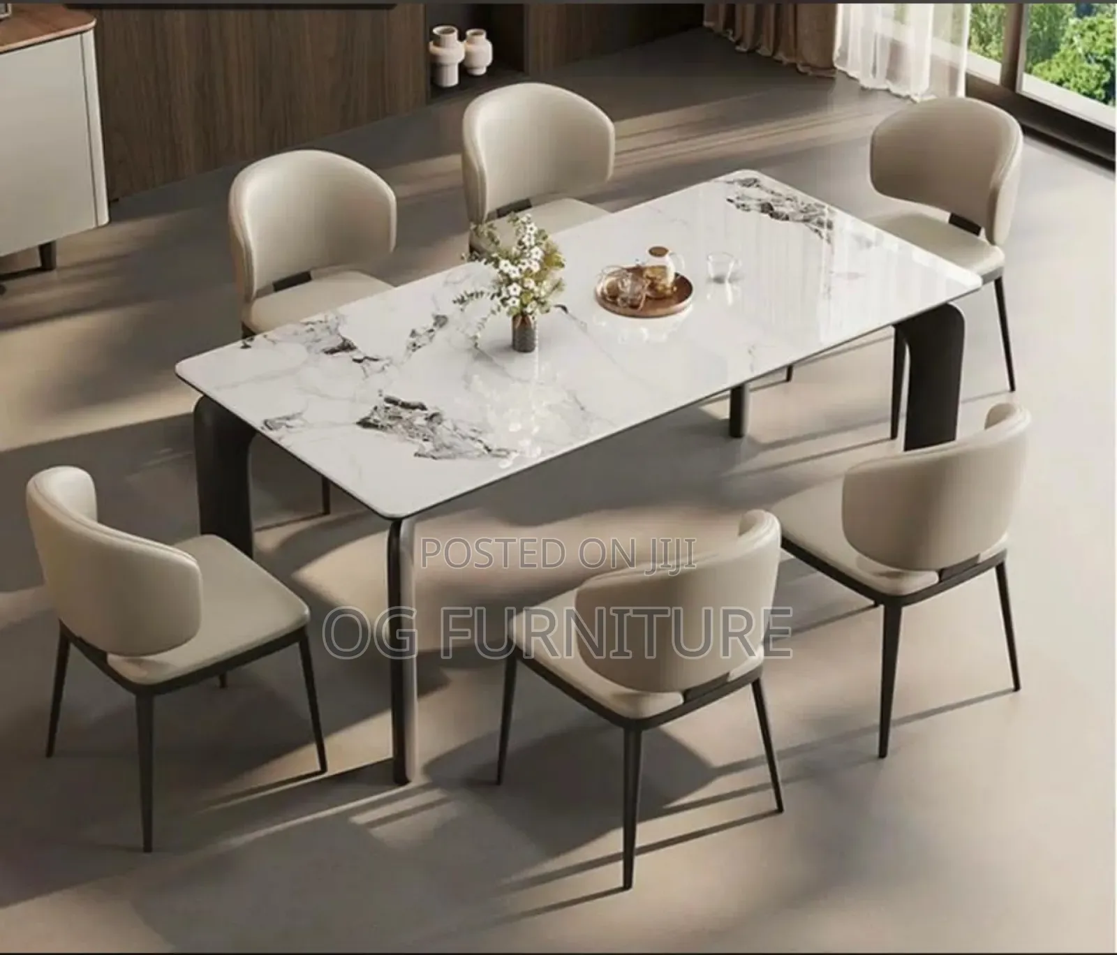 A Simple Luxury Marble Dinning Table With Luxury Chairs