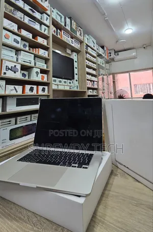 New Laptop Apple MacBook Air 2024 M3 8GB Apple M3 SSD 512GB