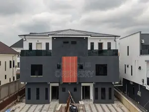 4bdrm Duplex in Millenuim/UPS for sale
