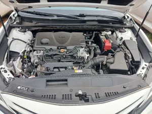 Toyota Camry SE 2021 White
