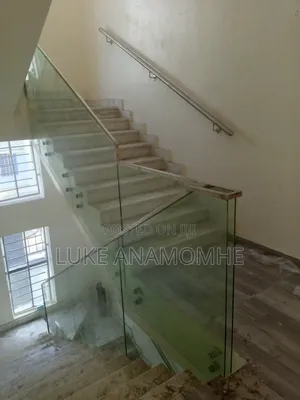 Stepcase Frameless Glass