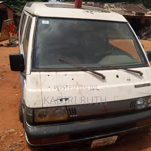 Mitsubishi L300 2000 Blue