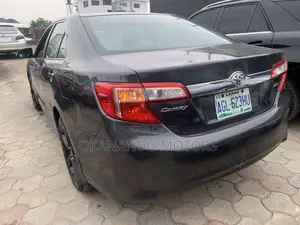 Toyota Camry SE 4dr Sedan (2.5L 4cyl 6A) 2012 Gray