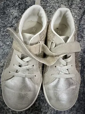 Neat Kids' Gold Glitter Casual Sneakers With Velcro Strap (Size 12)