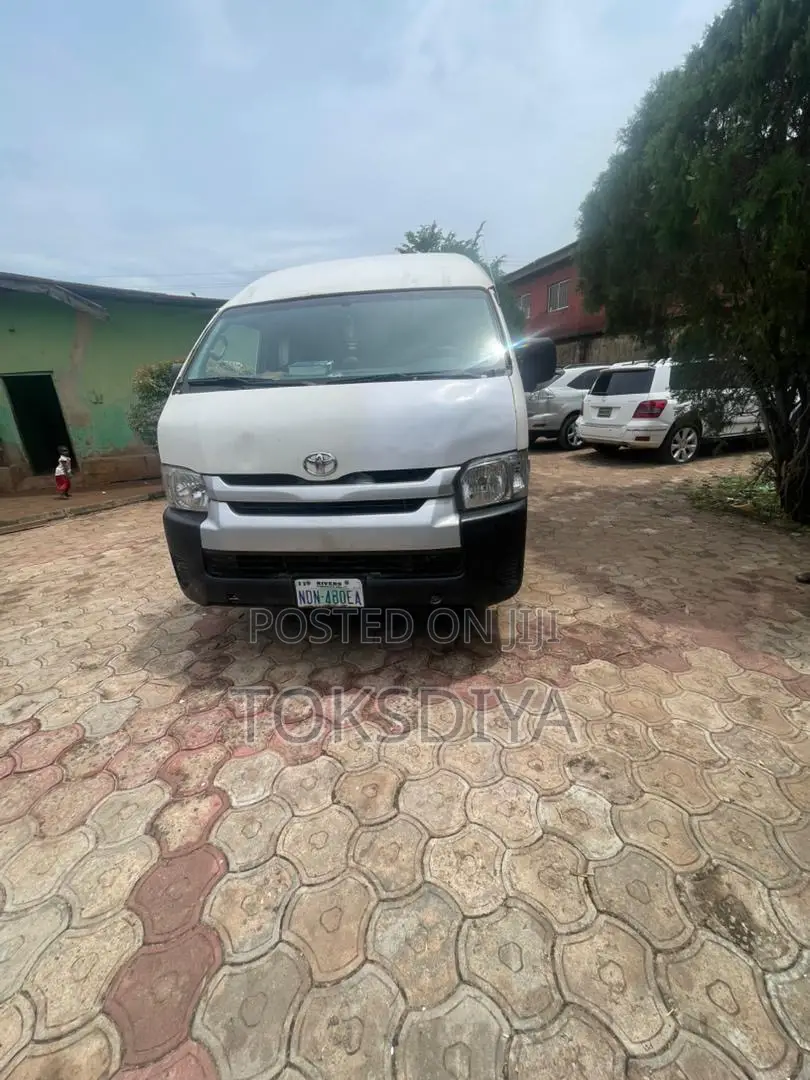 Toyota HiAce 2010 White
