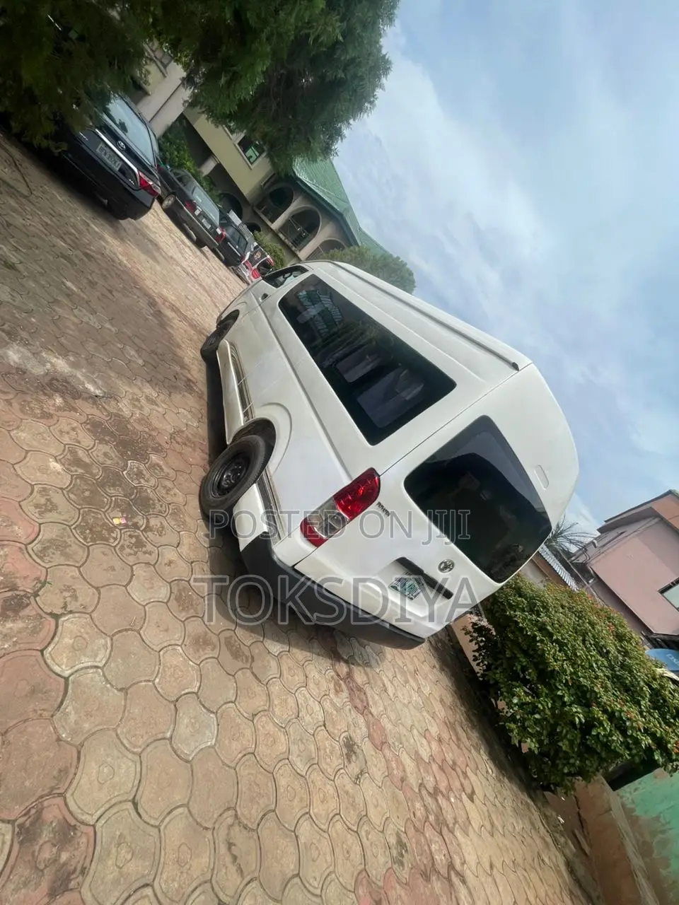 Toyota HiAce 2010 White